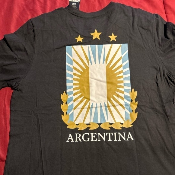 MEN'S ADIDAS ARGENTINA NATIONAL TEAM CREST SOCCER T-SHIRT - Picture 1 of 4